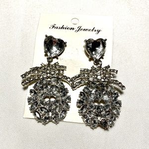 Fashion Jewellery clear/silver rhinestone
chandelier earrings